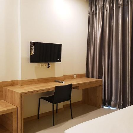 Oyo 90015 Platinum Guest House Medan Buitenkant foto