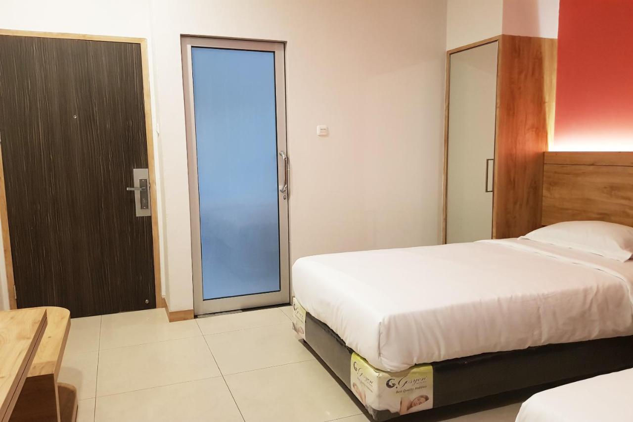 Oyo 90015 Platinum Guest House Medan Buitenkant foto
