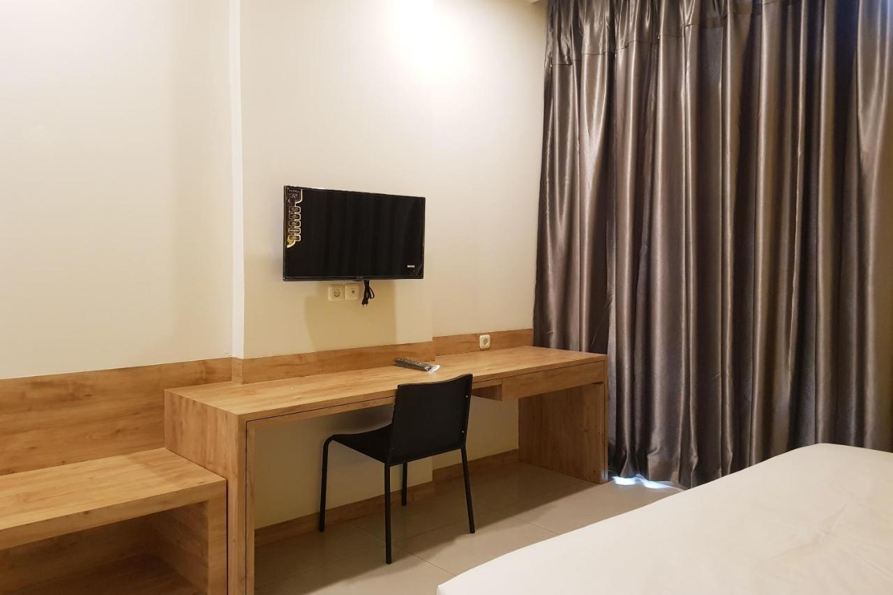 Oyo 90015 Platinum Guest House Medan Buitenkant foto