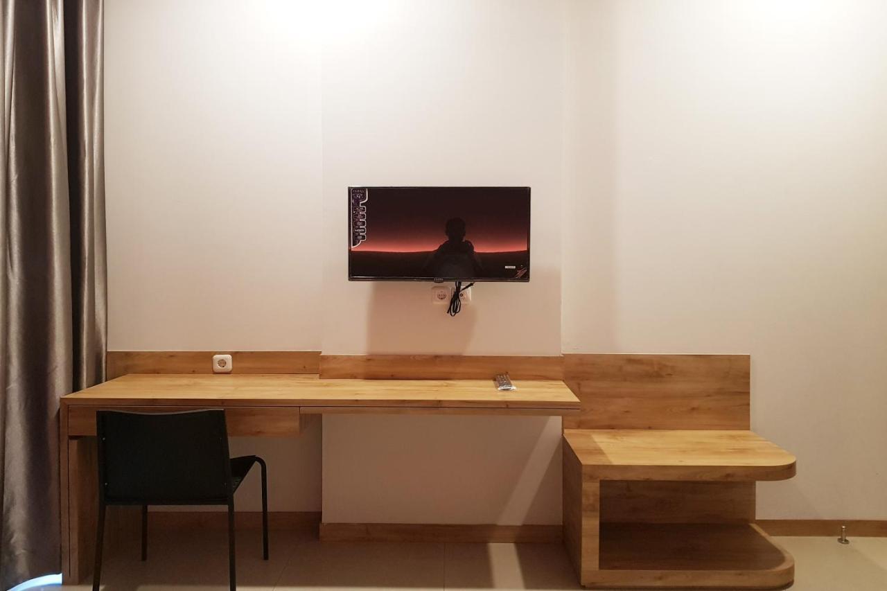 Oyo 90015 Platinum Guest House Medan Buitenkant foto