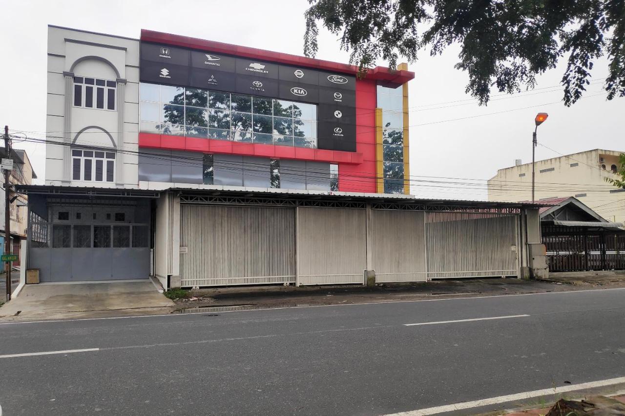 Oyo 90015 Platinum Guest House Medan Buitenkant foto