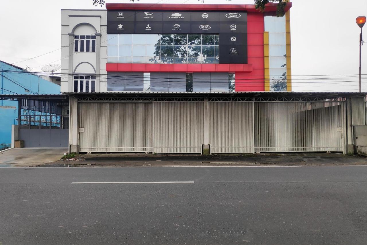 Oyo 90015 Platinum Guest House Medan Buitenkant foto