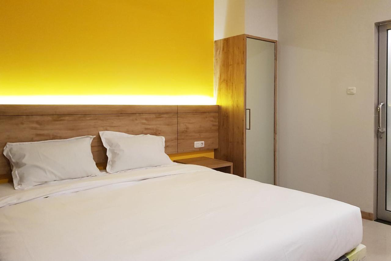 Oyo 90015 Platinum Guest House Medan Buitenkant foto