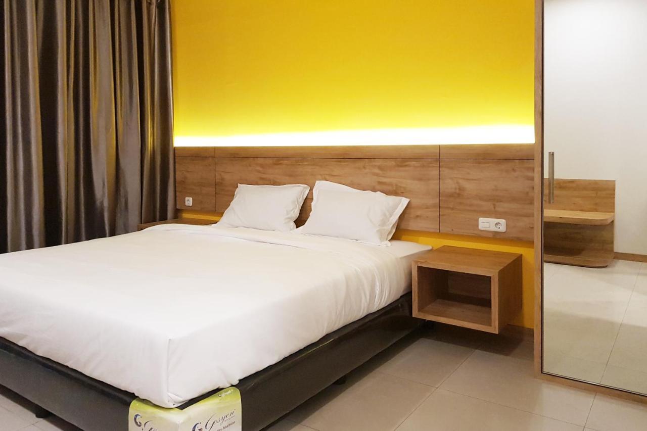 Oyo 90015 Platinum Guest House Medan Buitenkant foto