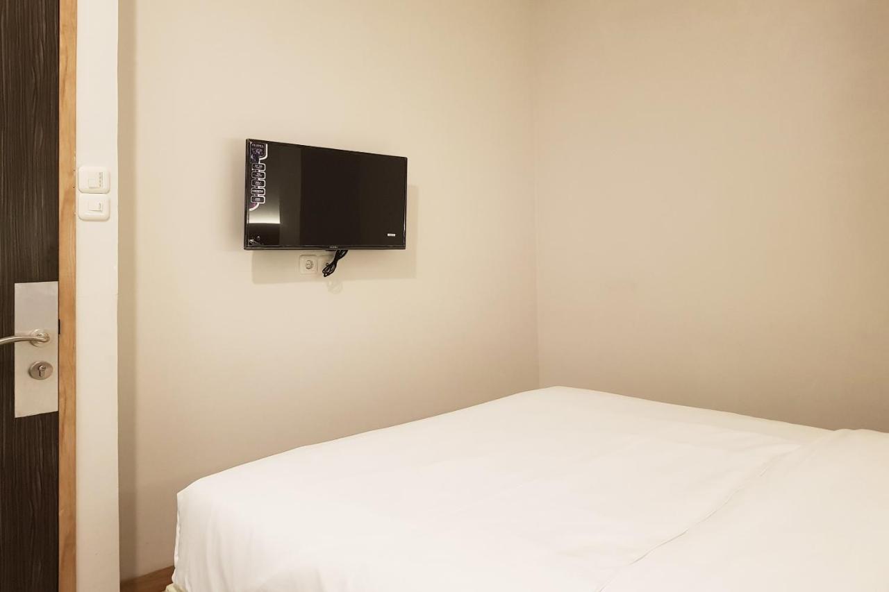 Oyo 90015 Platinum Guest House Medan Buitenkant foto