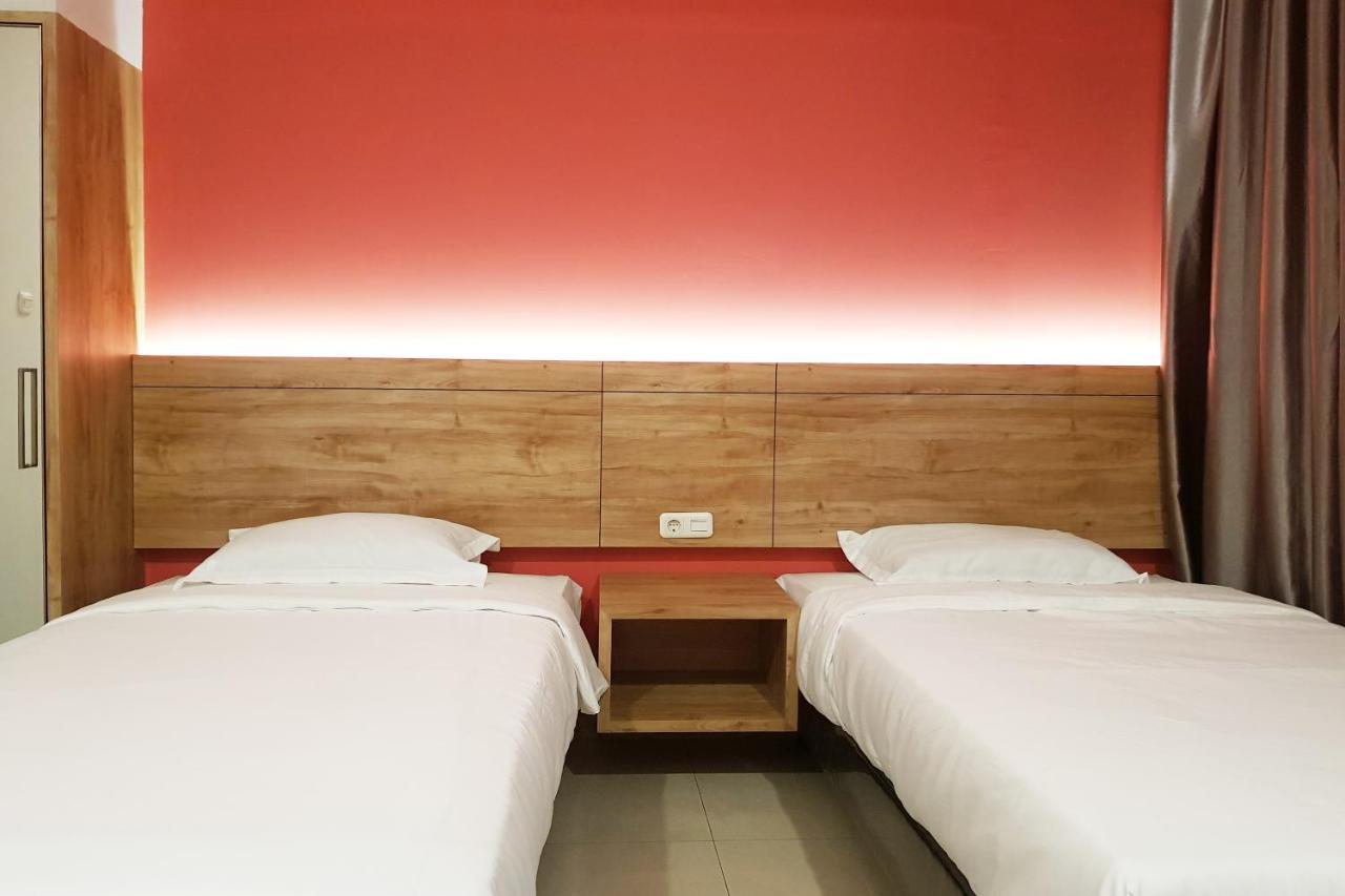 Oyo 90015 Platinum Guest House Medan Buitenkant foto