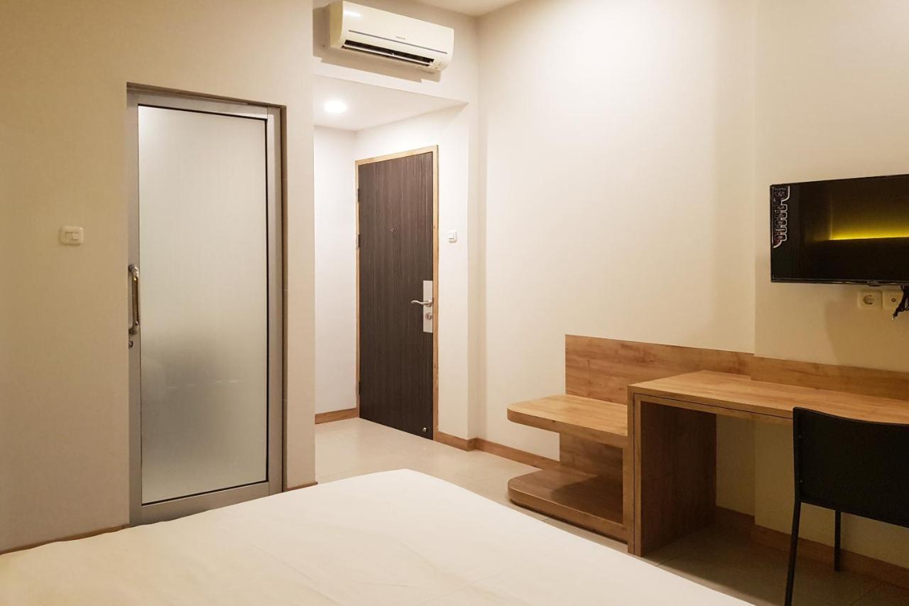 Oyo 90015 Platinum Guest House Medan Buitenkant foto