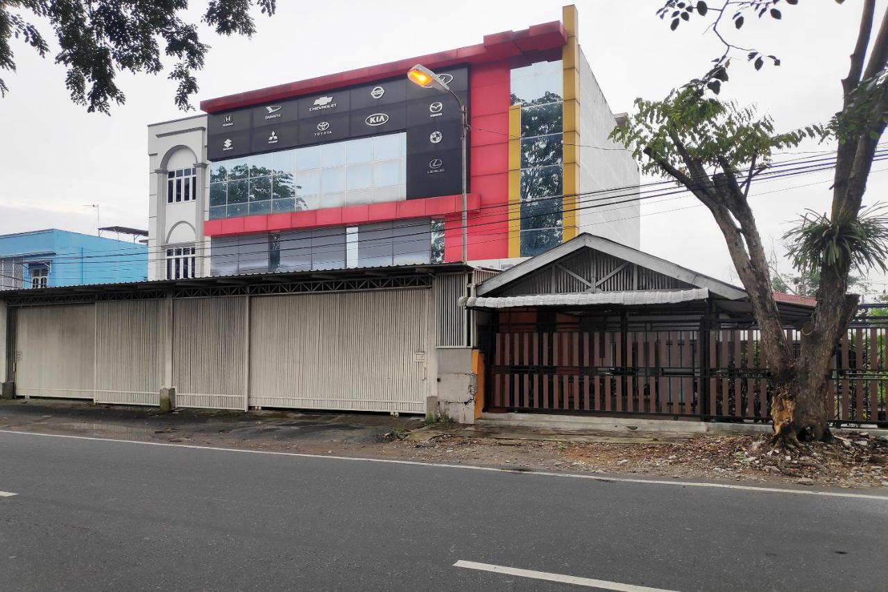 Oyo 90015 Platinum Guest House Medan Buitenkant foto